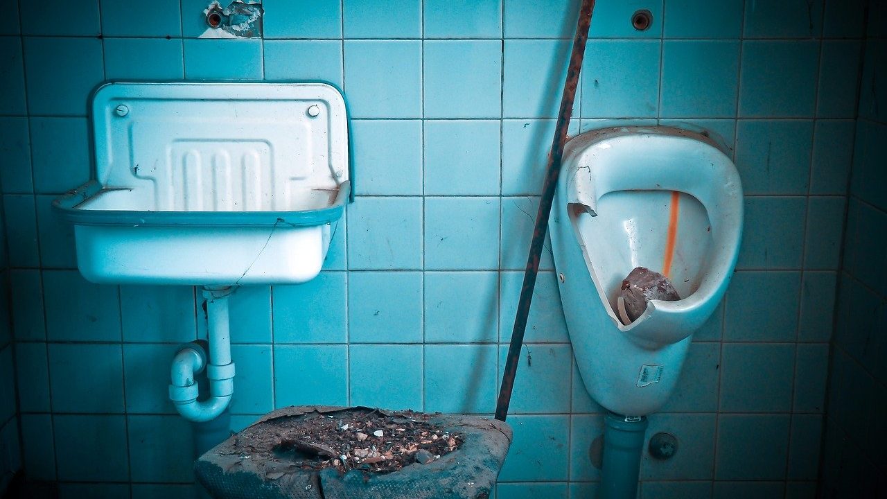 汚いトイレの夢